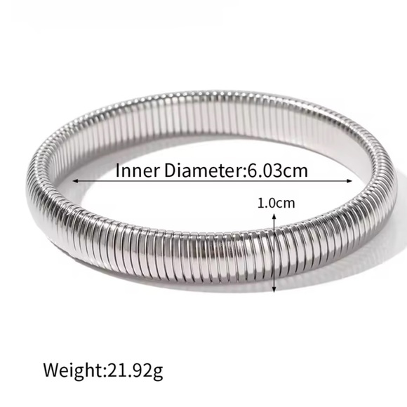 ◾️Silver Flexible Ribbed Designed Bracelet - Picture 12 of 16